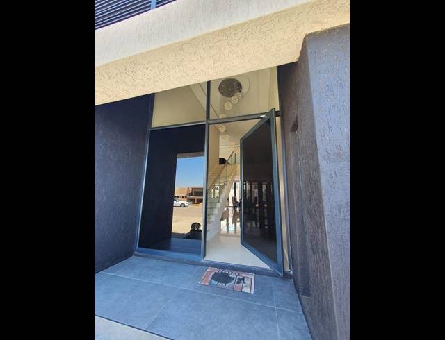 4 BEDROOM HOUSE FOR SALE IN GLEN ERASMIA